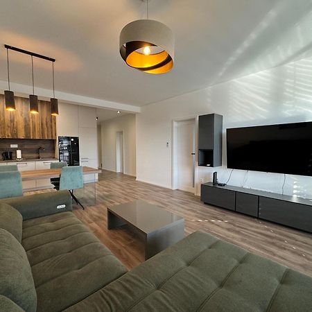 Project Ik Luxury Apartments Sered' Luaran gambar