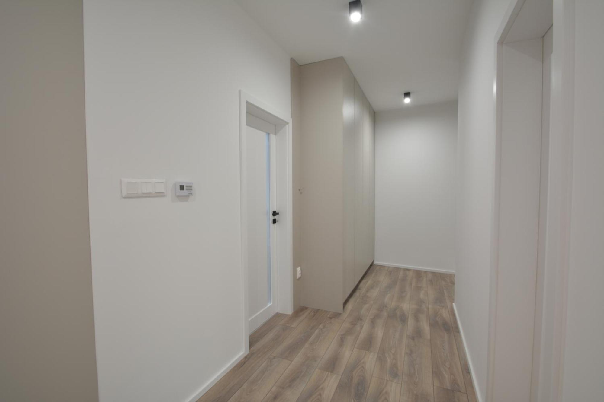 Project Ik Luxury Apartments Sered' Luaran gambar