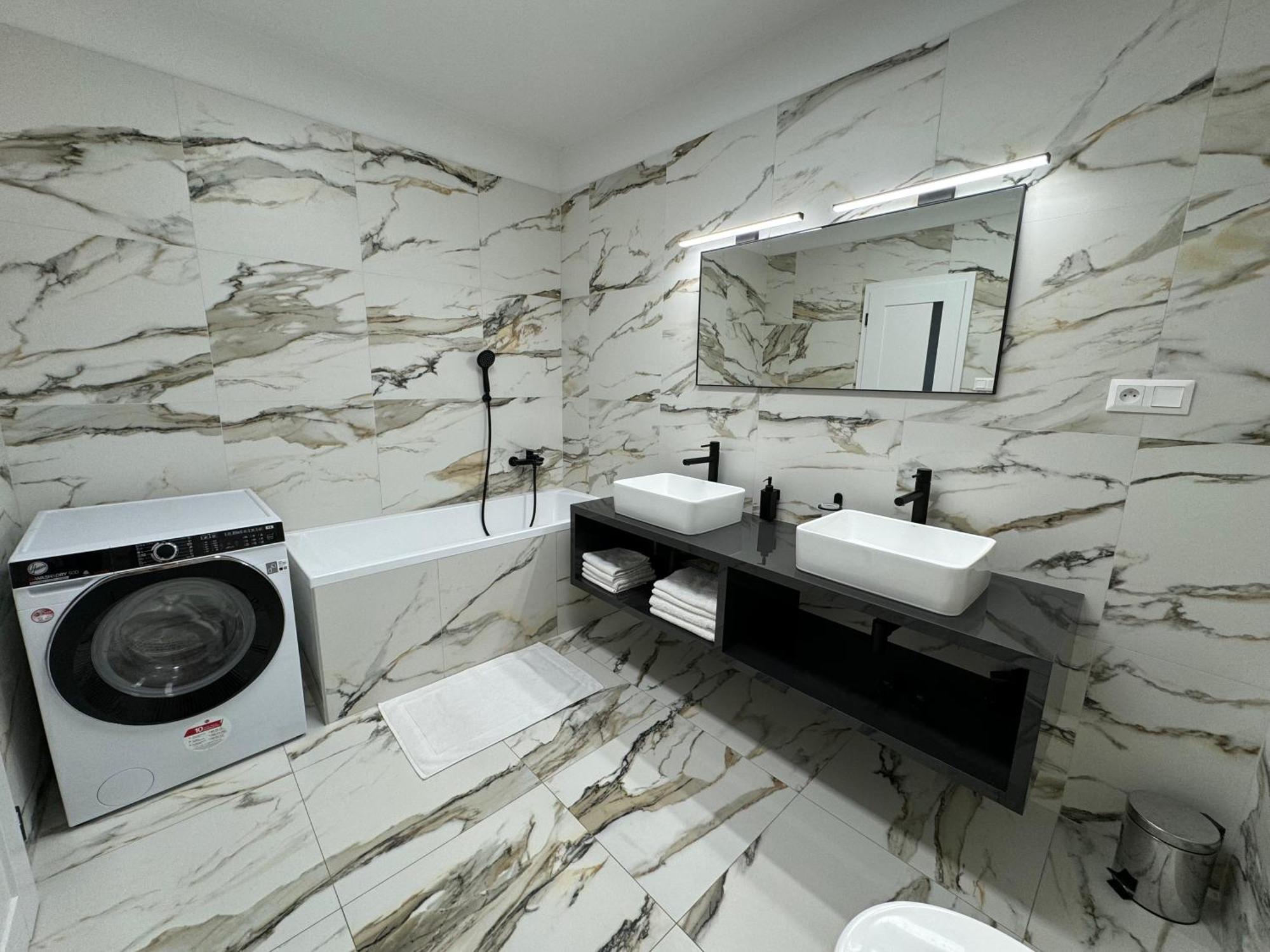Project Ik Luxury Apartments Sered' Luaran gambar